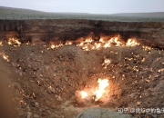 在沙漠里，吉利点了一把火