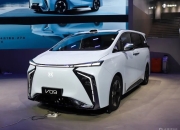 神似小巴士 极氪4.6米纯电动MPV曝光