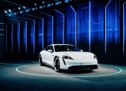 破百不到2秒 保时捷全新电动超跑假想图