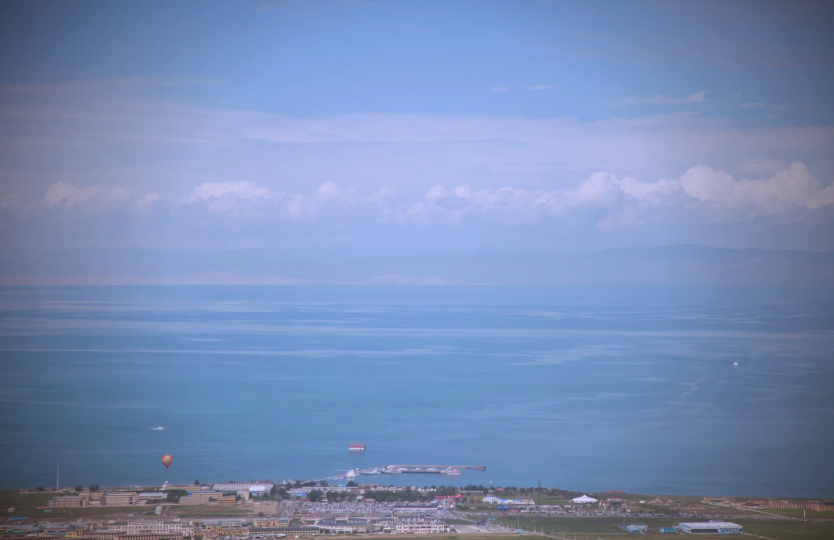 游客驾车驶入哈拉湖水域打卡拍照？青海德令哈市通报